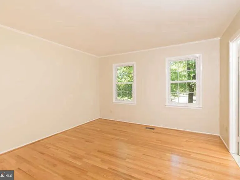 8302 Moline Pl — Photo 14