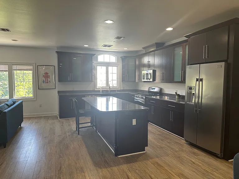 9033 Wall St #5 — Photo 4