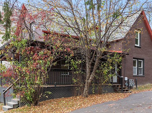 4th image of 75 Malletts Bay Ave #B
