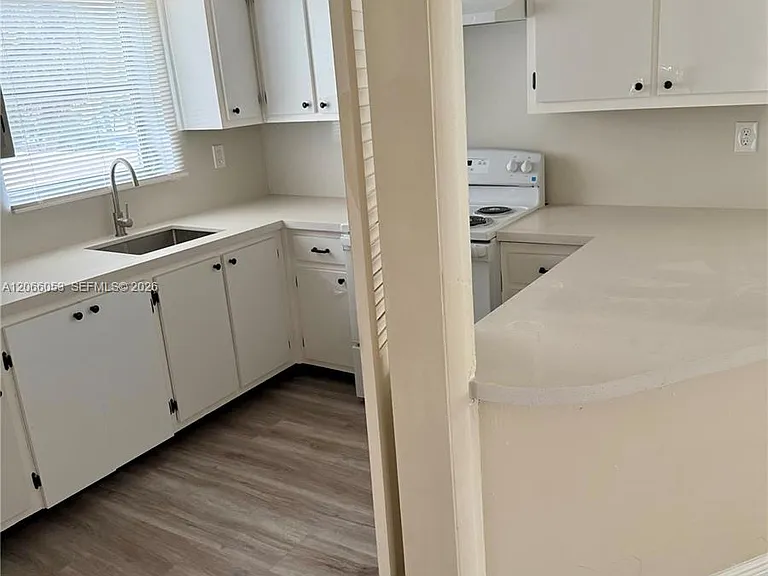 9390 E Bay Harbor Dr #10 — Photo 6