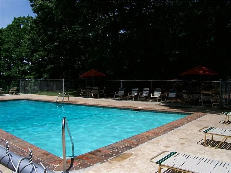 1235 Riverside Dr #F6 — Photo 34