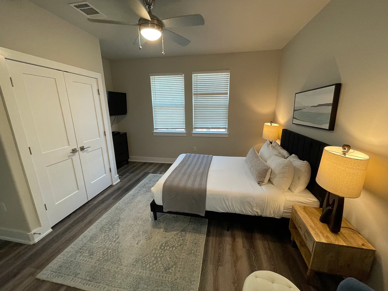 5 bed, 4000 sqft, $995 — Photo 3
