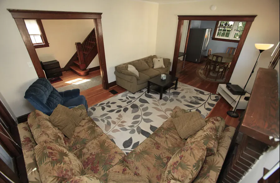 3 bed, 1320 sqft, $8,100 — Photo 2
