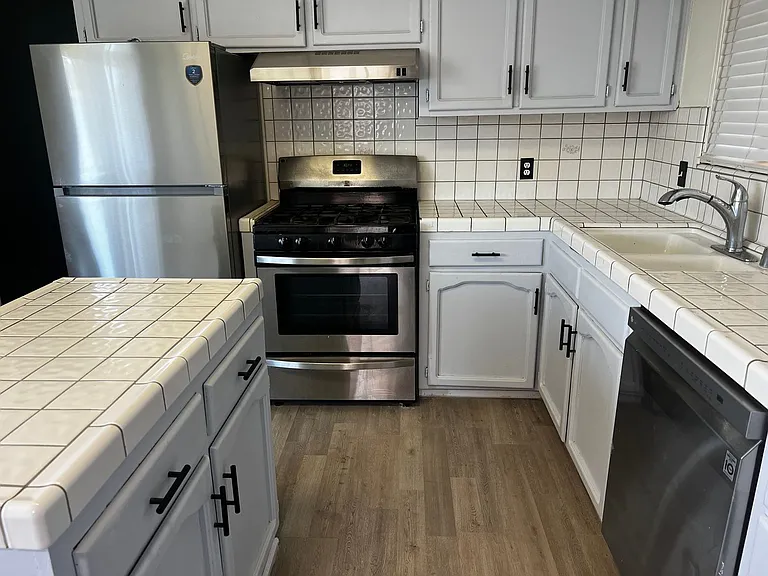 1065 Lassen Dr — Photo 3