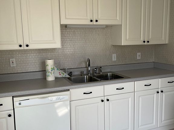 4th image of 713 Jefferson Park E