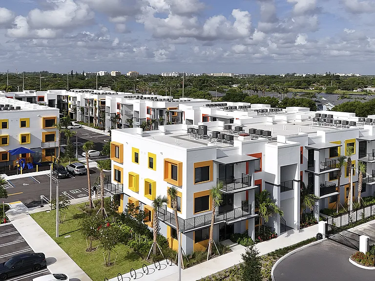 Gateway Luxury Apartments — Photo 28