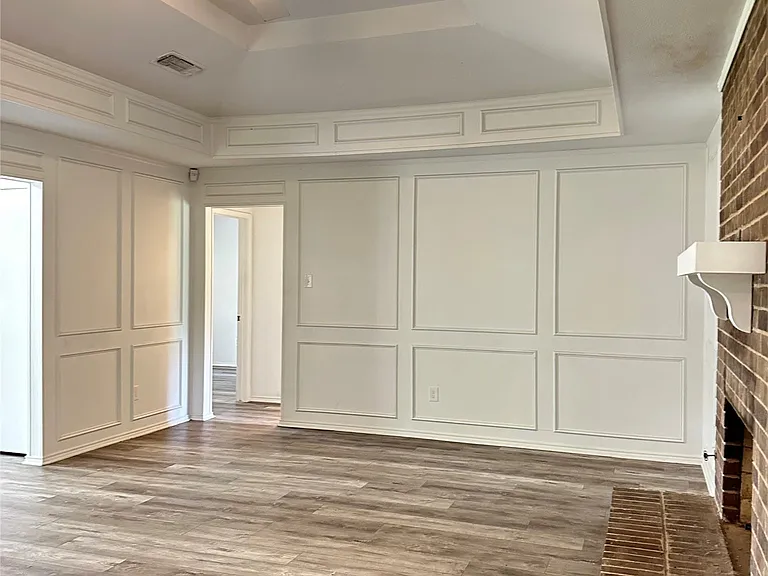 228 S Pearson Ln — Photo 13