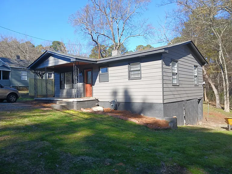 943 Chulio Rd SE — Photo 3