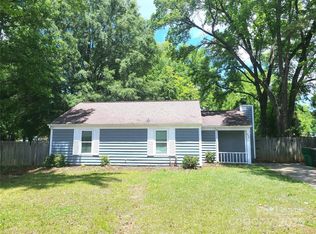 6929 Delta Lake Dr, Charlotte, NC 28215