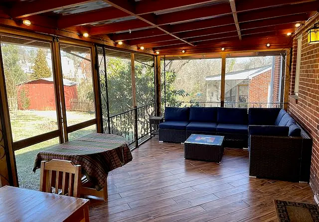 820 Valley View Cir — Photo 2