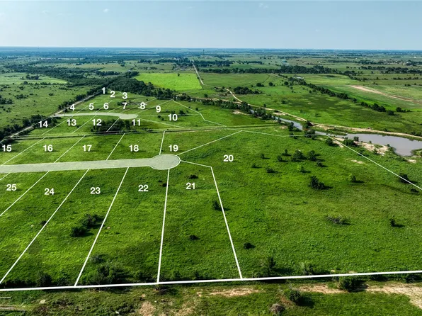 1005 Mustang Dr, Waller, TX 77484