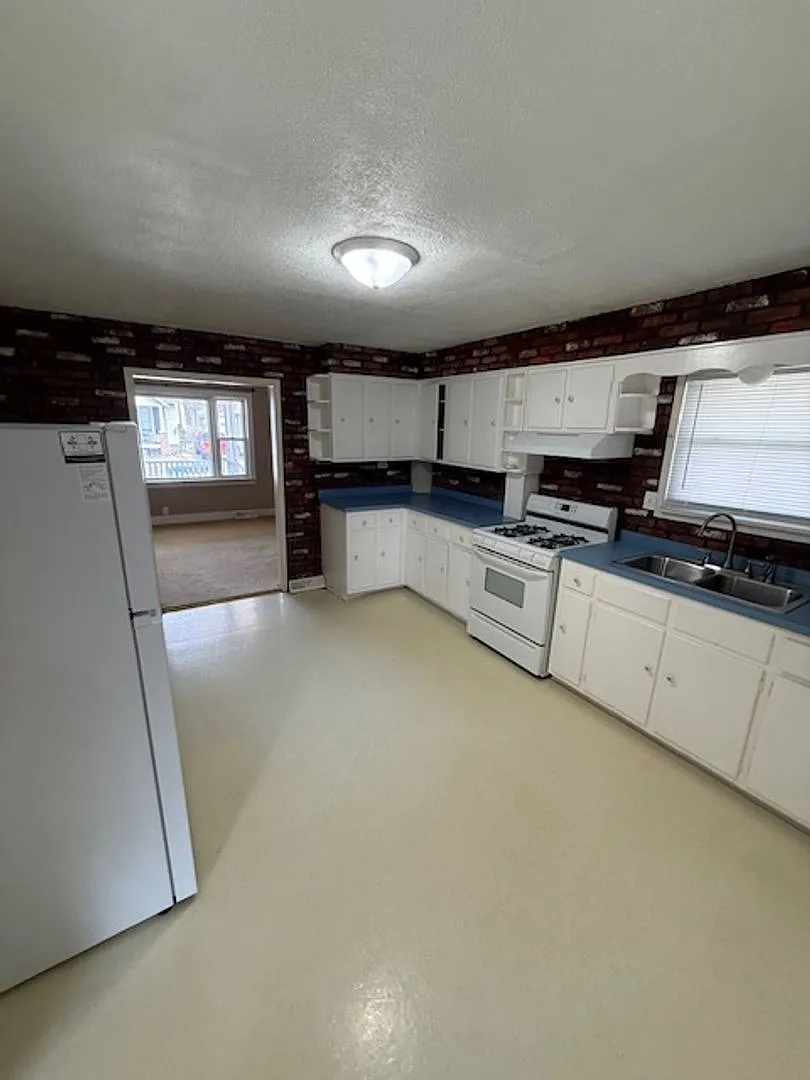 1134 W. Cook — Photo 3