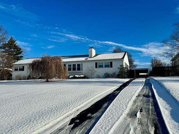 3rd image of 210 Idle Hour Dr
