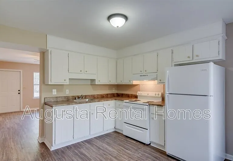 1916 Central Ave #C — Photo 8