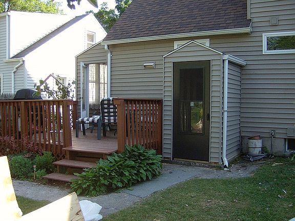 Back yard, entranceto in-law apt
