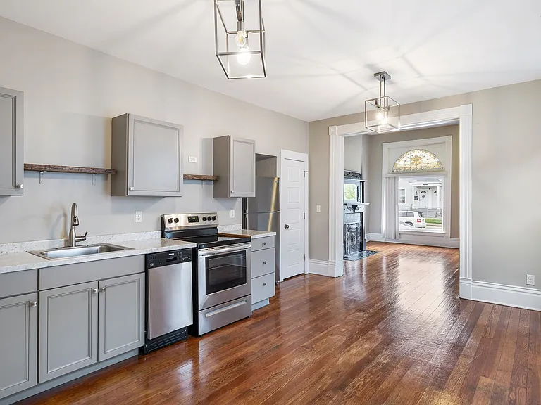 638 E Ormsby Ave — Photo 9