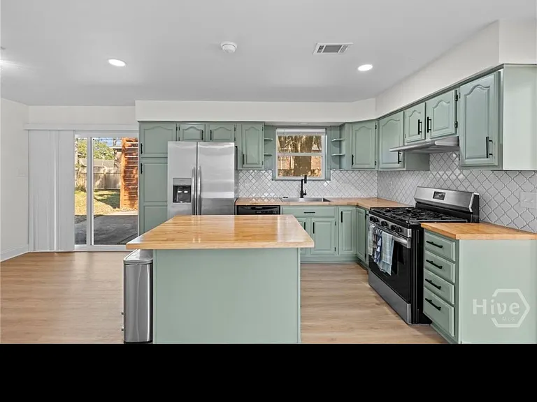 408 Valentine Dr — Photo 4