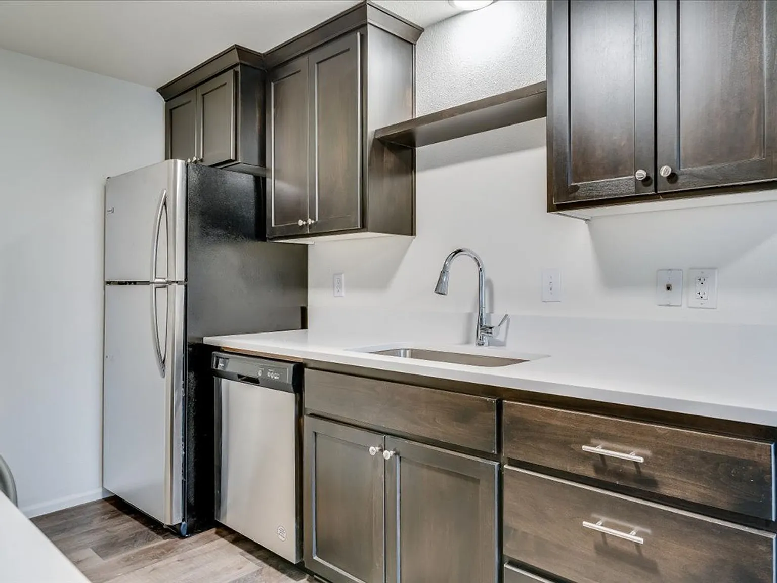 Barclay Square Where Convenience Meets Community Up to 1-Month Free! — Photo 2