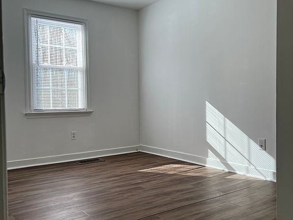5th image of 2211 Foxborough Dr