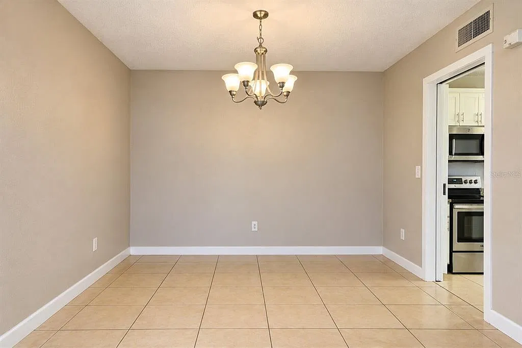 2 bed, 1.5 bath, 1085 sqft, $1,900 — Photo 3