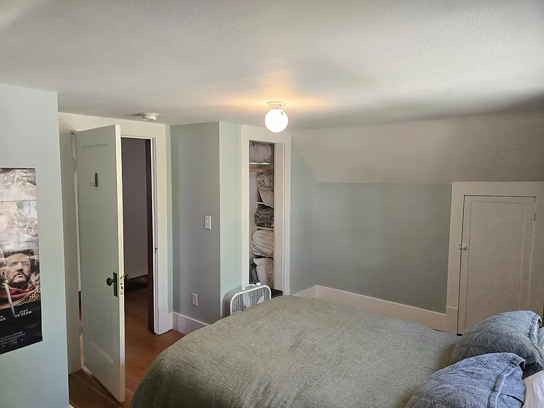 422 W Babcock St — Photo 3