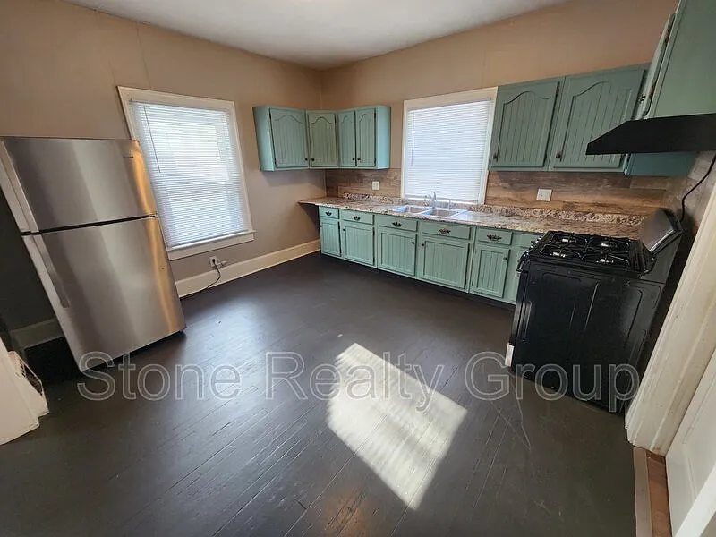 2 bed, 1.0 bath, $975 — Photo 3