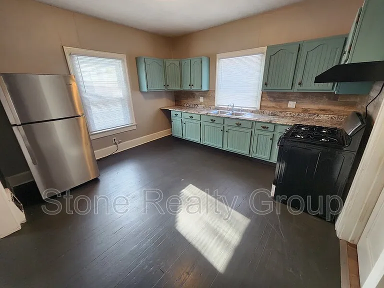1419 S 11th 1/2 St — Photo 3