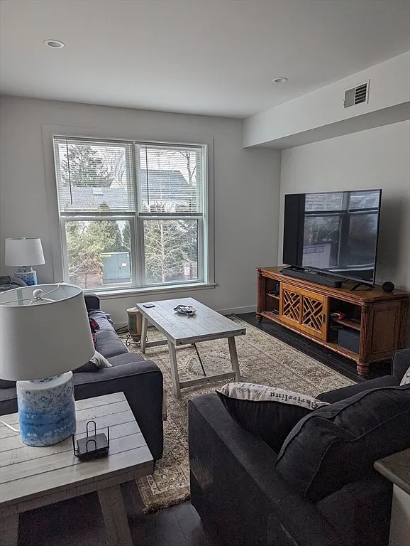 Building Photo - 3383 Washington St #208