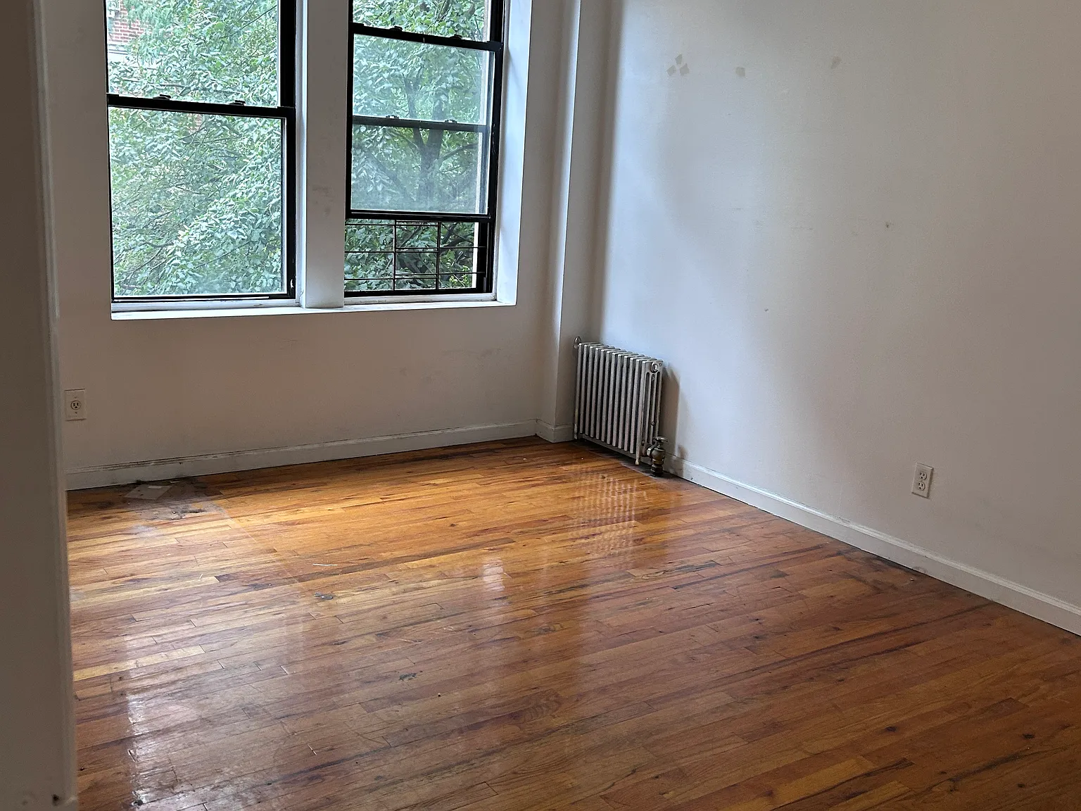 587 Riverside Drive — Photo 4
