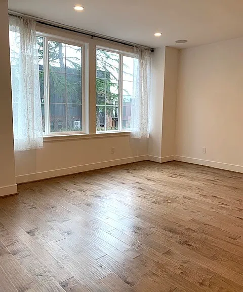901 W McGraw St — Photo 8