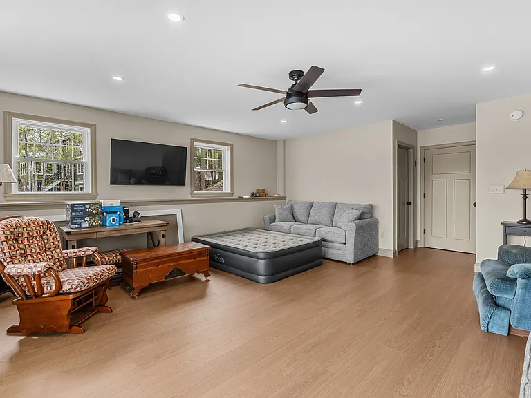 1296 W Shore Dr — Photo 16