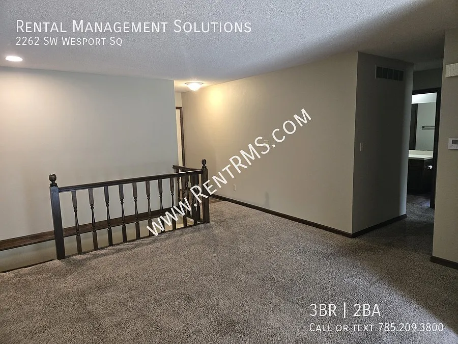 2262 Sw Westport Square- 3 Bed/2 Bath — Photo 2