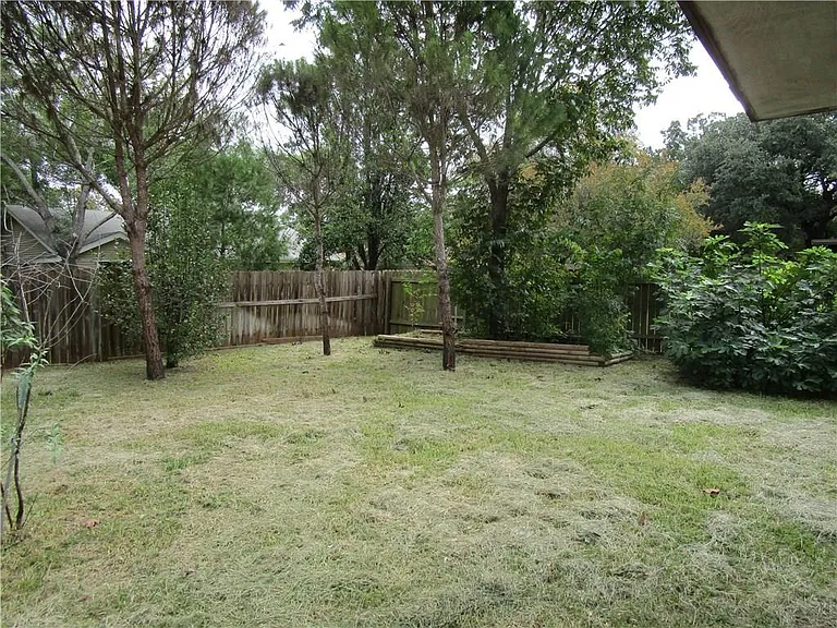 3413 Rocky Hollow Trl — Photo 31