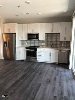 1 bed, 1.0 bath, 780 sqft, $1,300 — Photo 2