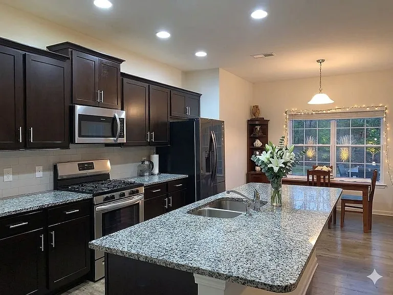 1522 Sergeant Ln — Photo 2