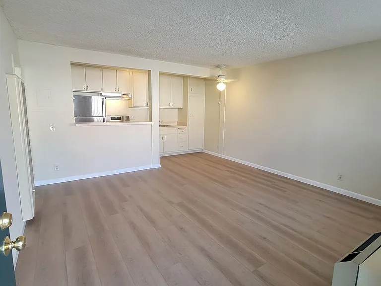 37 unit building close to CSUN! — Photo 15