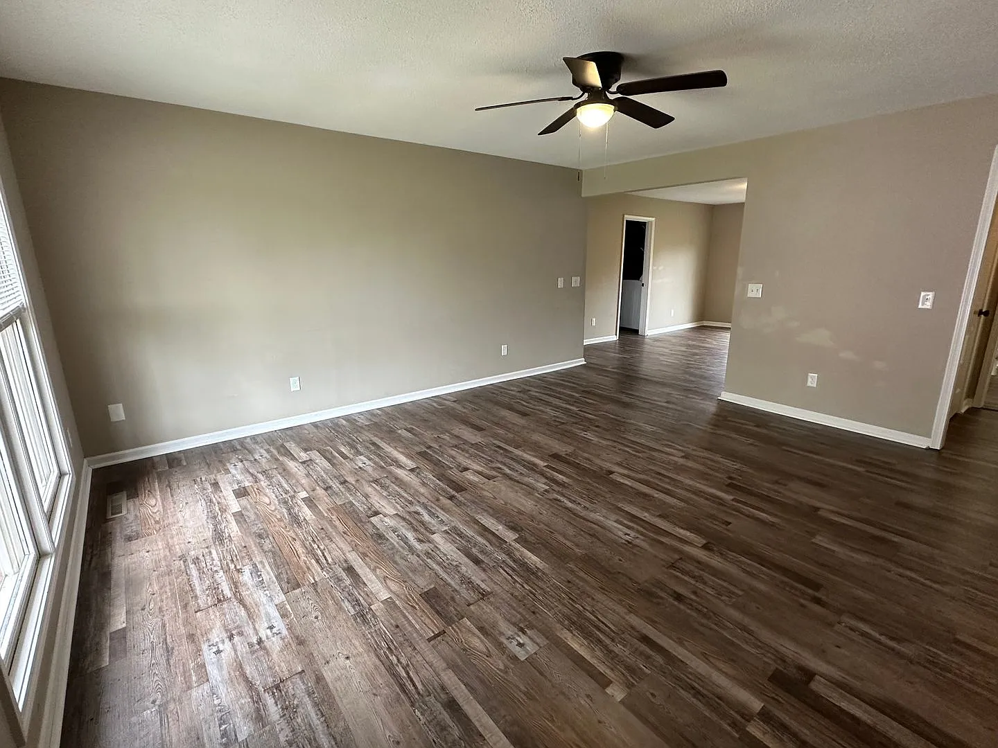 1402 Valleywood Dr. — Photo 3