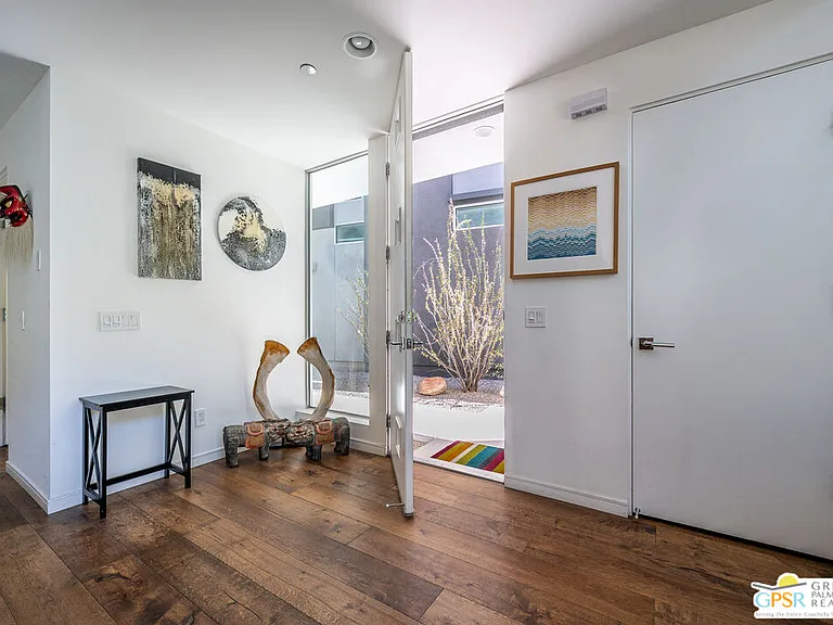 1009 Iris Ln — Photo 6