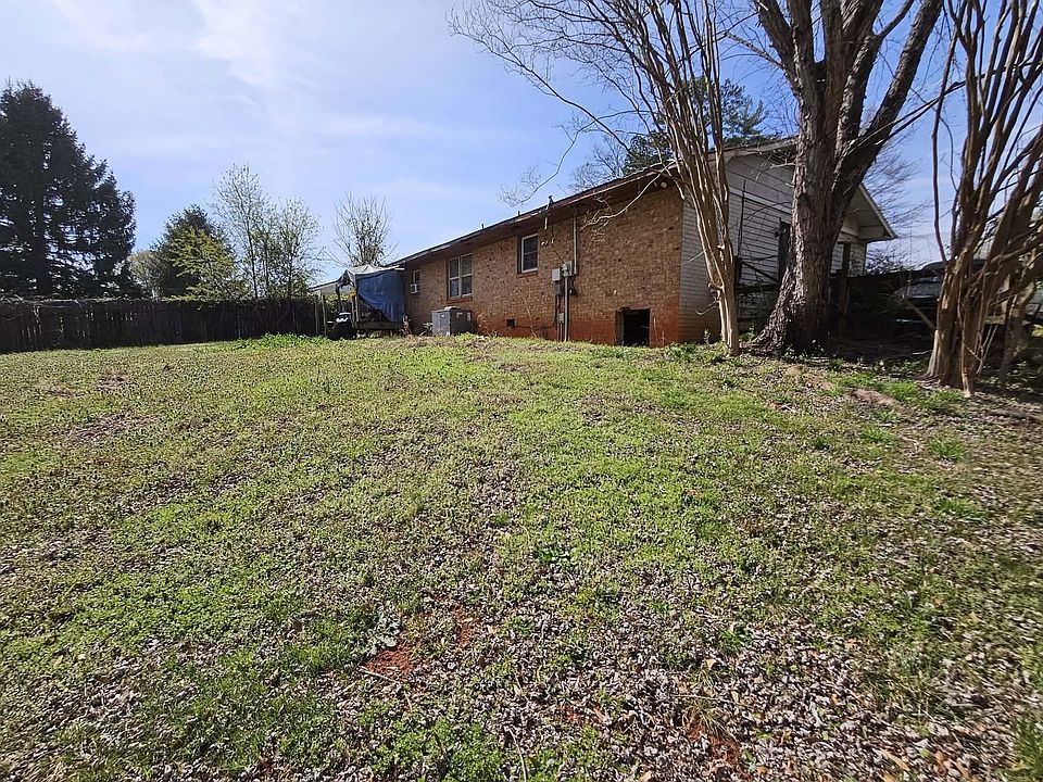 2nd image of 221 Norris Rd