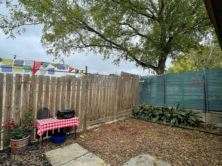 418 Ira Ave — Photo 12
