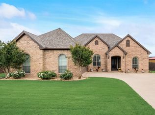 1403 Hickory Dr, Pilot Point, TX 76258