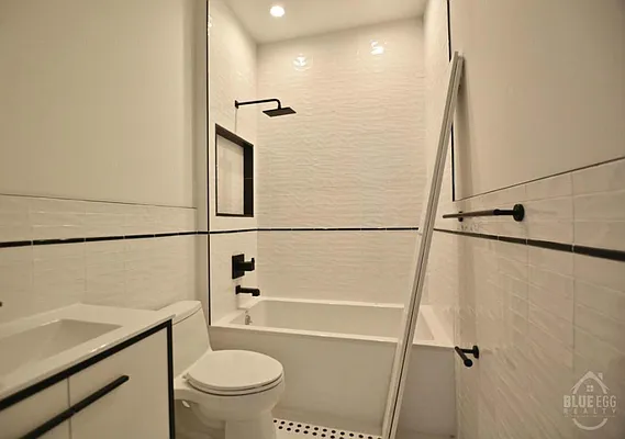 Rented by Blue Egg Realty Corp | media 3