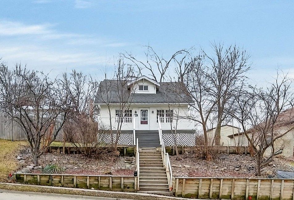 1st image of 1002 State St