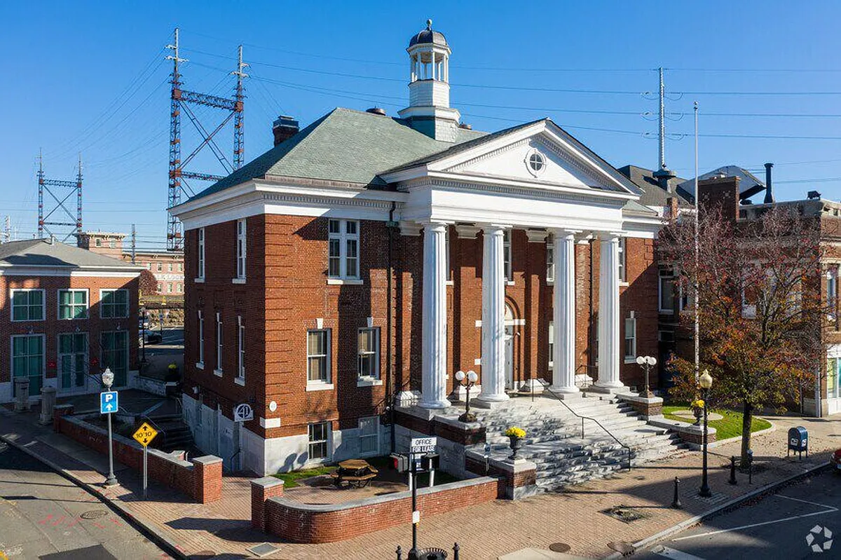 Building Photo - 41 N Main St
