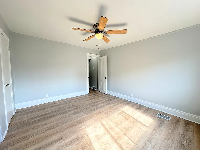 207 Mary St — Photo 13