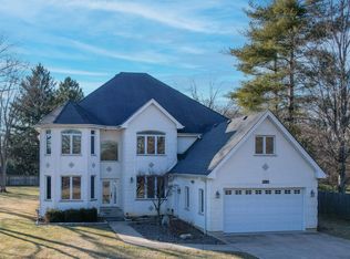 9030 Elm Ave, Burr Ridge, IL 60527