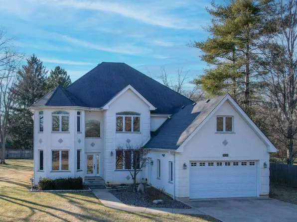 9030 Elm Ave, Burr Ridge, IL 60527