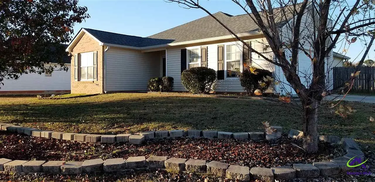 3 bed, 2.0 bath, 1299 sqft, $1,725 — Photo 1