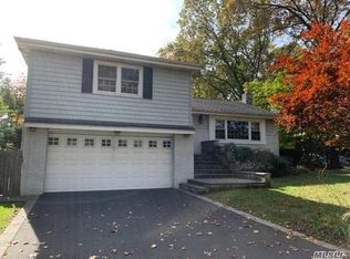 2 Flower Rd, Garden City, NY 11530