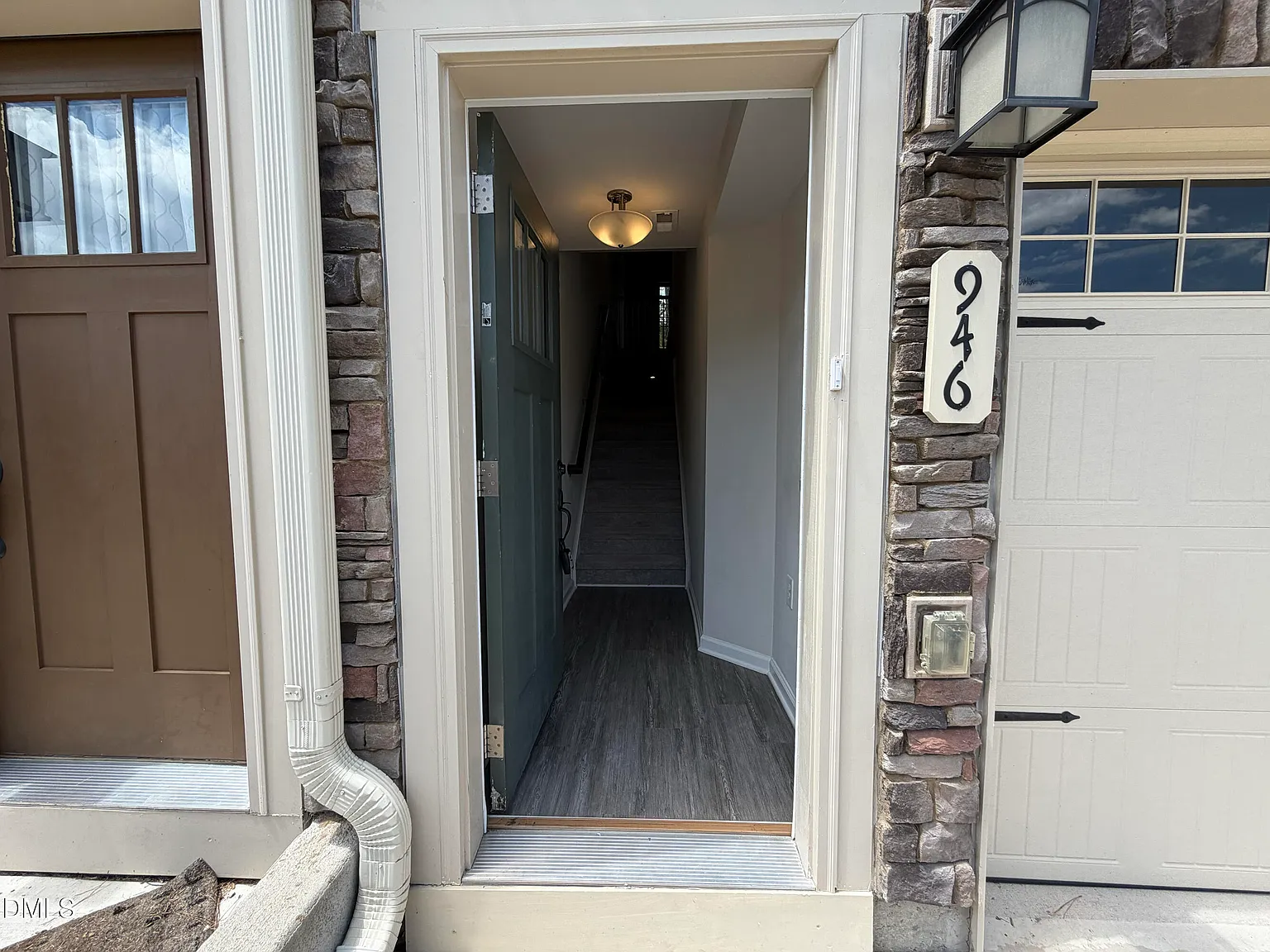 3 bed, 2.5 bath, 2100 sqft, $2,295 — Photo 3